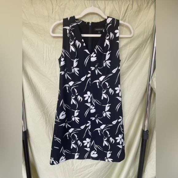 Banana Republic Dresses & Skirts - Banana Republic Floral Shift Dress